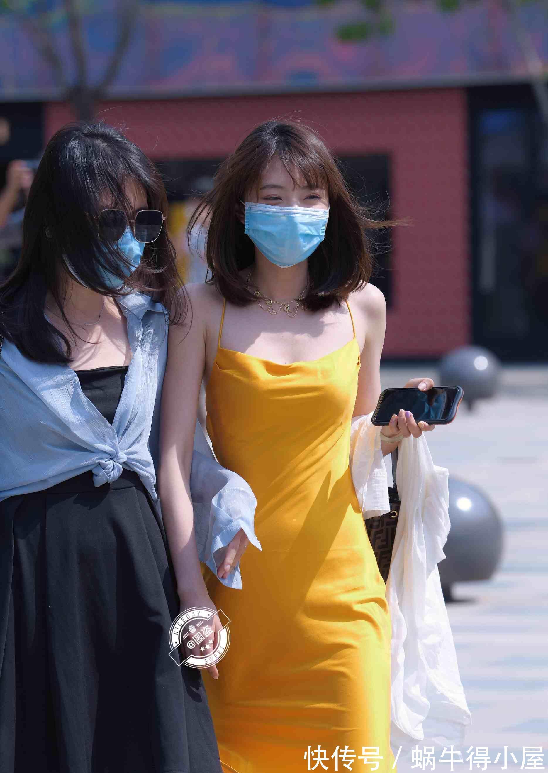 美感|连衣裙的穿搭示范，让造型美感升级，破洞款式