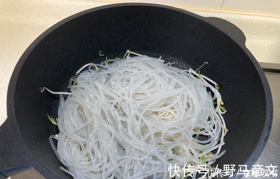 秋天此菜每周吃二次，清爽可口有筋道，简单省事，上桌就光盘