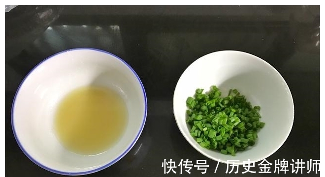 剂子|葱油饼好吃有诀窍，层层酥脆，做法简单，2分钟烙一张，百吃不厌