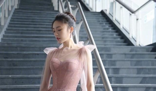 优雅|张月演绎芭蕾舞精灵,身穿一袭粉色纱裙优雅动人