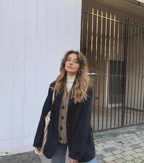 ?女人不管穿啥，都要牢记“上下法则”，很多人不懂，难怪显矮胖