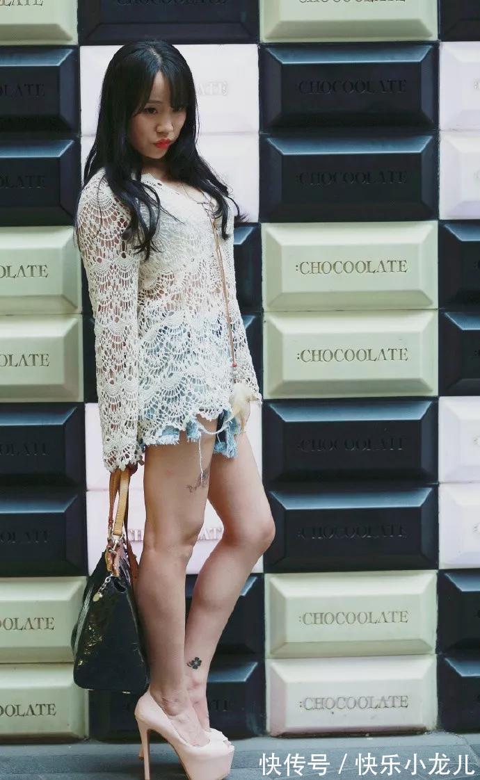 v领 雪纺面料连衣裙,轻轻松松穿出青春感,看起来是不错的选择