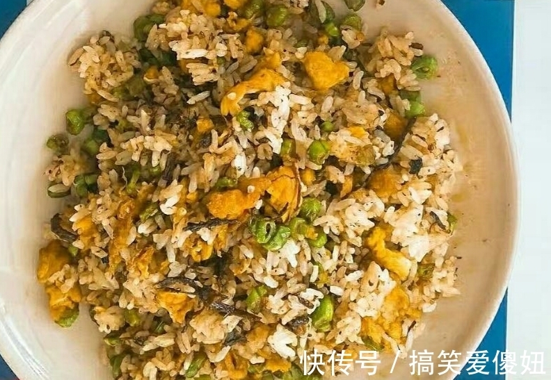 这道简单的懒人饭，可以健脾养胃，是营养价值极高的养生饭