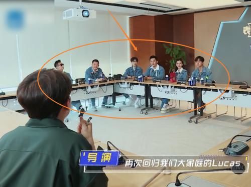 《奔跑吧9》回归,蔡徐坤被电击表情管理到位,钻被窝速度才叫绝