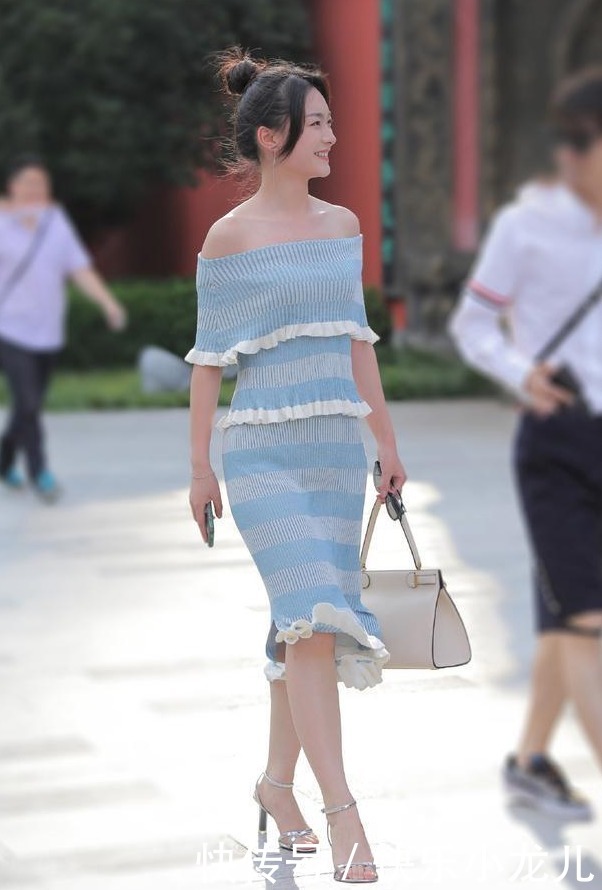 时尚清爽的针织裙,展现出优雅闲适的美