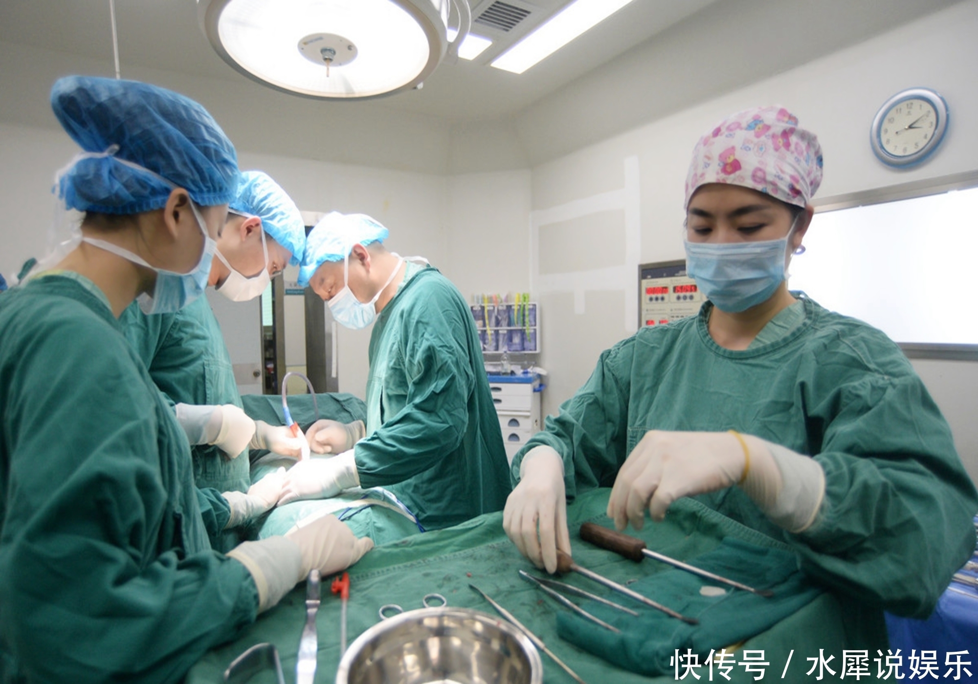 巴掌|产妇分娩骂个不停,丈夫反手一巴掌,“啪”的一声整个产房安静了