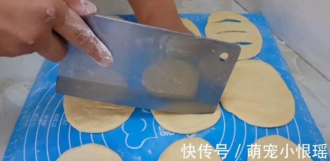 面粉别蒸馒头了，加2个鸡蛋，外皮焦脆不油腻，学会都能摆摊了