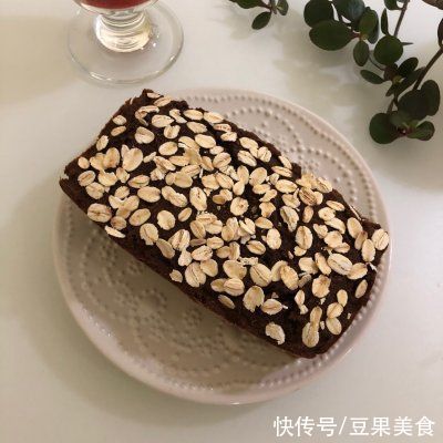 寒冷与温暖之间只差一碗可可燕麦香蕉夹心蛋糕