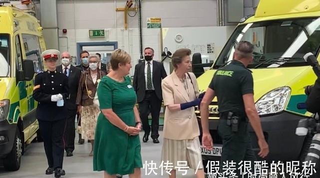 惊心|英国70岁长公主惊艳亮相!短袖款西装好时髦,皮包骨手臂看得惊心
