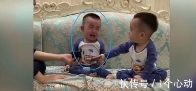 爸爸|双胞胎兄弟吵架,爸爸和奶奶娘俩都拦不住,果然妈妈才是一家之主