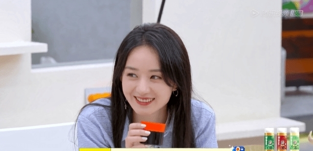 中餐厅|赵丽颖录制《中餐厅5》,打扮休闲状态好,网友:超级期待!