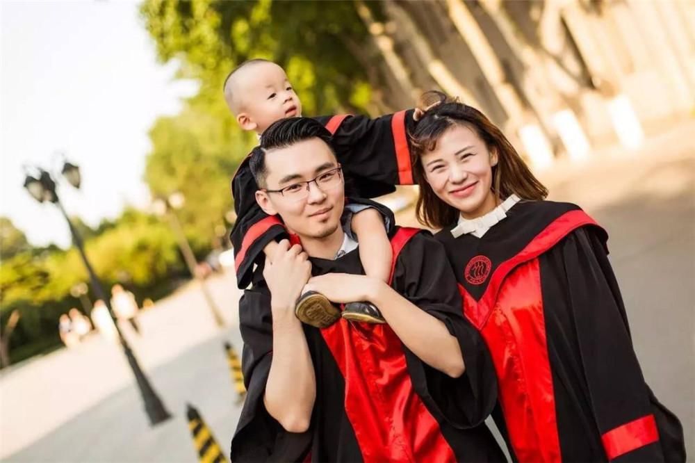 大学生请假“回家结婚”，老师的反应逗乐众人：祝你早生贵子