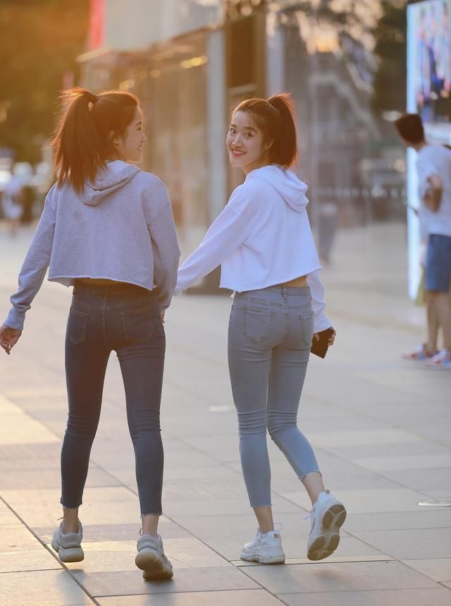 女神打底裤穿搭，才能避免单调无趣，身材火辣