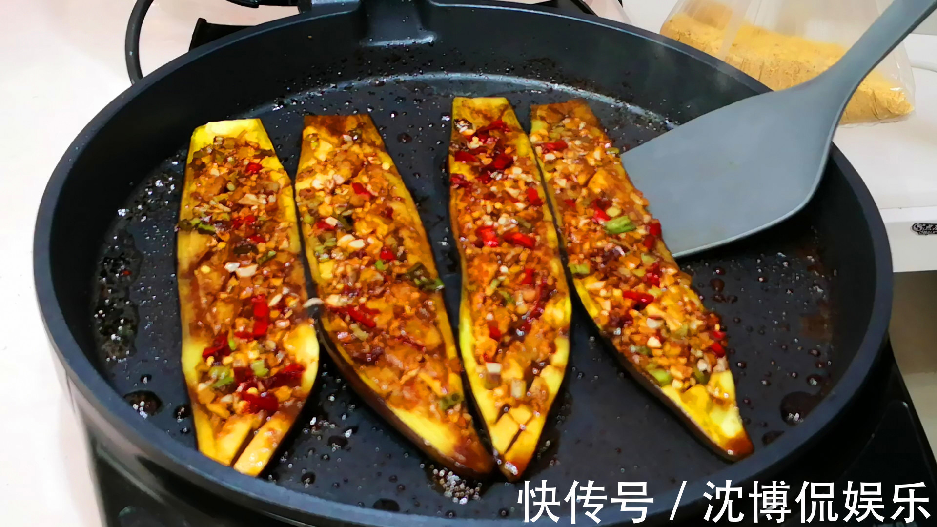 蒜蓉茄子|夏天，茄子别做红烧了，教你新吃法，不蒸不油炸，上桌比吃肉还香