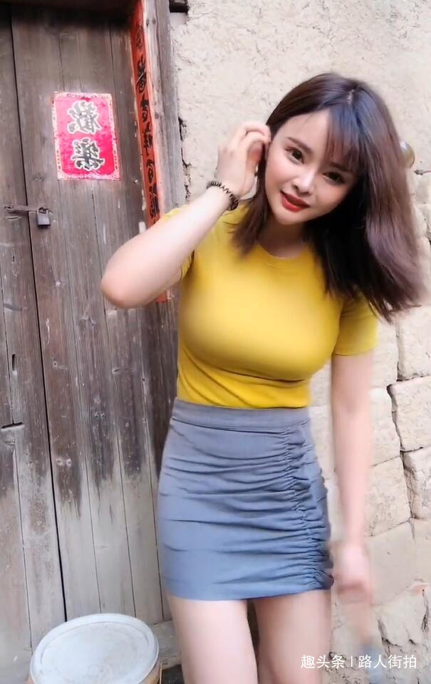 妹子 干净白皙的妹子,穿上时尚又个性,绽放不一样的乡村美!