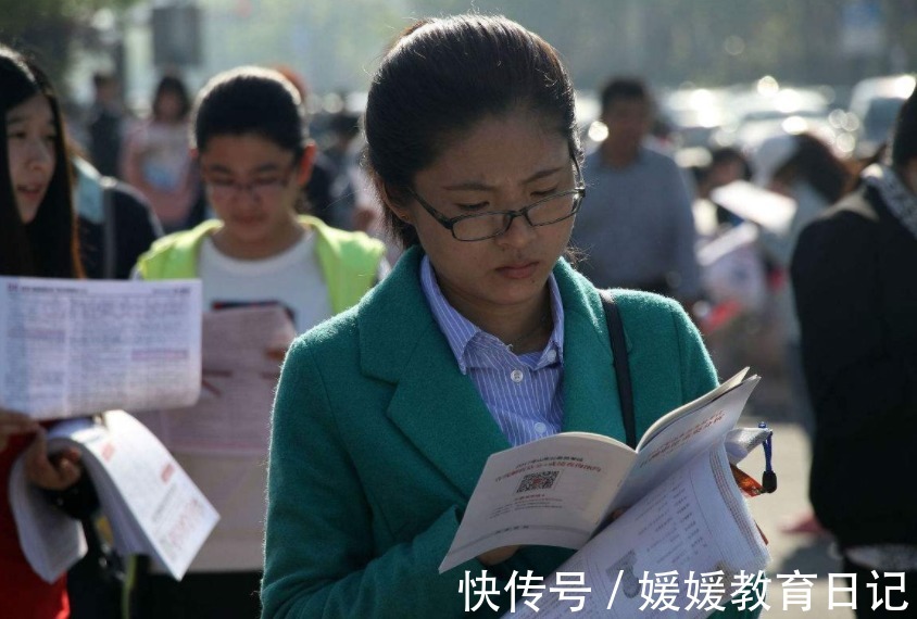 考上|“新兴啃老”正在蔓延,父母未察觉还引以为傲,以为孩子很上进