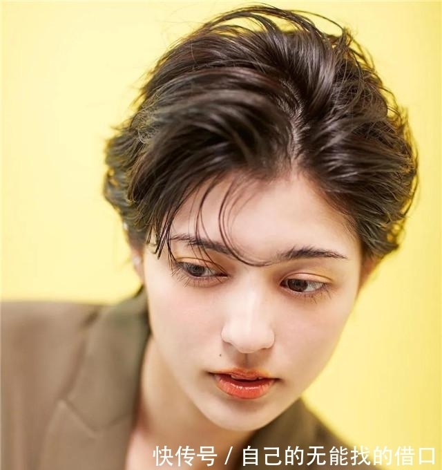 短发|别再扎马尾了！试试今夏最火的“4种”短发，青春减龄又显脸小