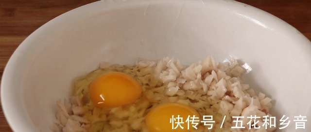 早餐饼|莲藕这样做，我家一周至少做5次，加2个鸡蛋，天天吃都不腻！