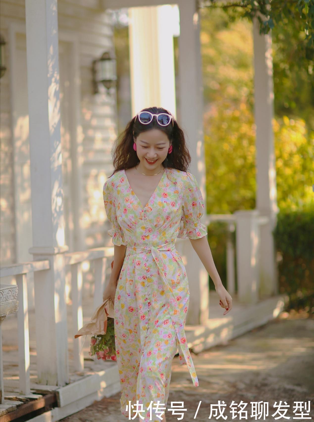 有气质|中年女人要想穿出优雅,少穿T恤多穿连衣裙,温柔减龄又有气质