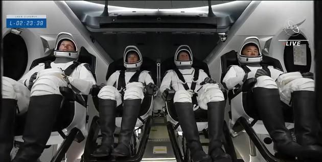 SpaceX用二手猎鹰9号火箭将四名宇航员送入太空
