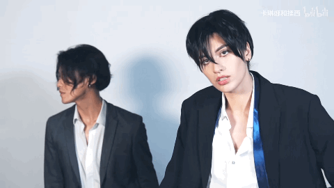 大长腿|188cm“乌克兰帅哥”B站爆红!漫画脸顶级身材,却发现是女扮男装