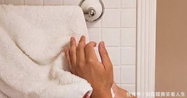 毛巾用久了又滑又臭?教你一个小窍门,毛巾马上和新的一模一样