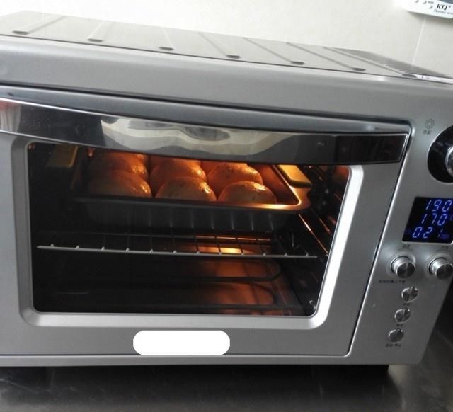 操作|一款操作简单的餐包,添加了白味噌和葱花,空口吃味道也是棒棒的