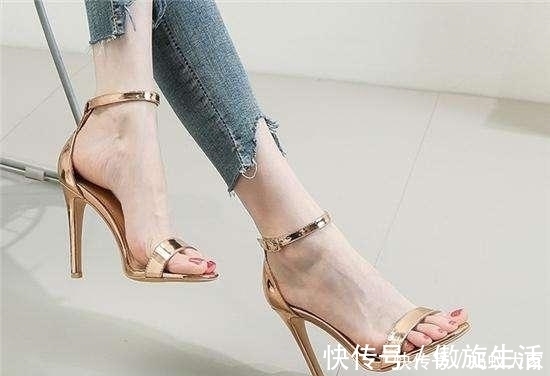 一字扣 时髦高跟凉鞋,将双脚衬托的非常显气质