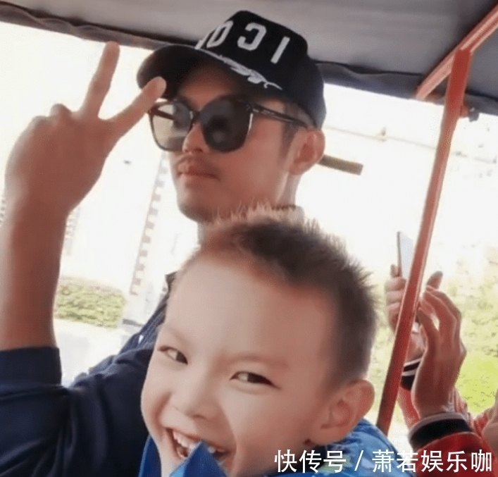 羽毛球|林丹戴墨镜+帽子,一家四口出游!5岁儿子开心,谢杏芳与母亲微笑