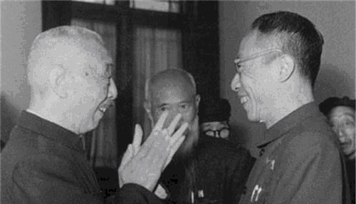 偶遇|溥仪晚年在故宫偶遇一老头，脸色顿时一变，老头：别怕，不杀你