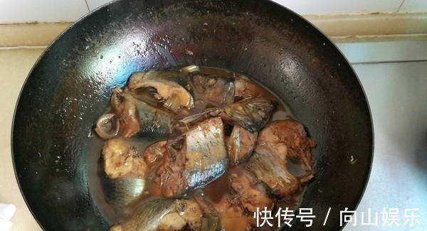 煮鱼时加上一点“它”,鱼肉不腥汤汁更香,还有很多人都不知道!