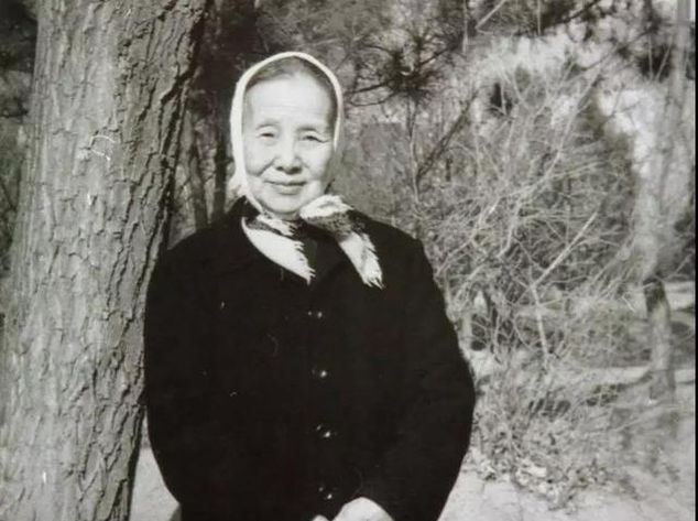 苏青&林徽因怼她,鲁迅瞧不起她,张爱玲讽刺她,可她却活得最幸福