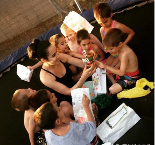 产子|宝妈生娃上瘾,10年里生下14个孩子,如今成为大众口中的“异类”