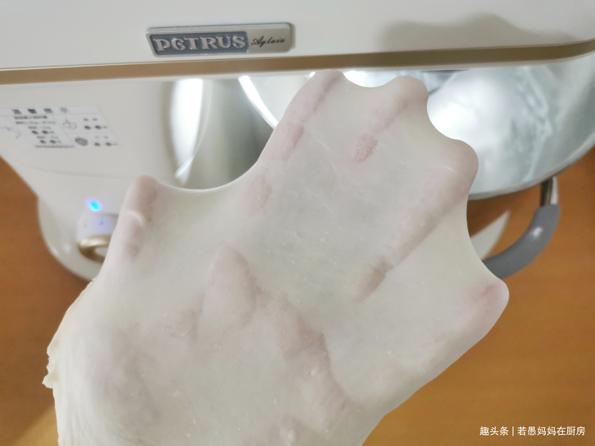 在家做香葱肉松面包卷,低糖少油,真材实料,比面包店买的要好吃