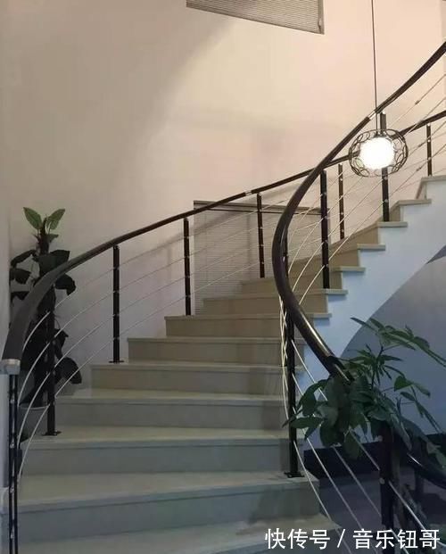 自建房|闺蜜家的自建房才花50W,还带私人花园、鱼塘,我真不信!