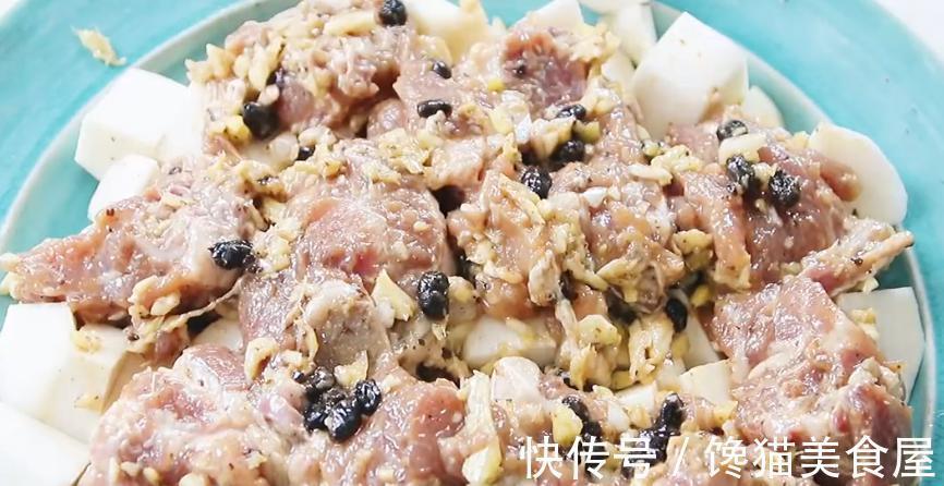 饭店|粤式香芋蒸排骨这么做，比饭店还好吃，软糯鲜香不油腻