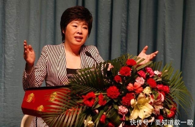 为何于丹说《论语》从热捧沦落至被轰下台?网友:装腔作势!