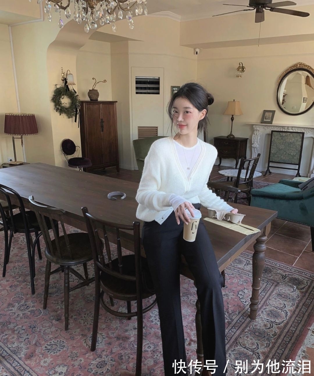 轻奢 韩国小姐姐适合“冷淡风”,选择简约色服饰搭配,造型轻奢又高级