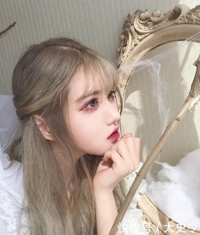 气质|女生每天披着头发显凌乱,有这四个特点,扎着头发更减龄显气质