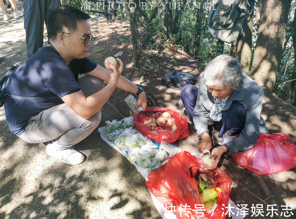 张家界|谁说张家界都是坑70岁老奶奶背水果上山卖，比市场还便宜