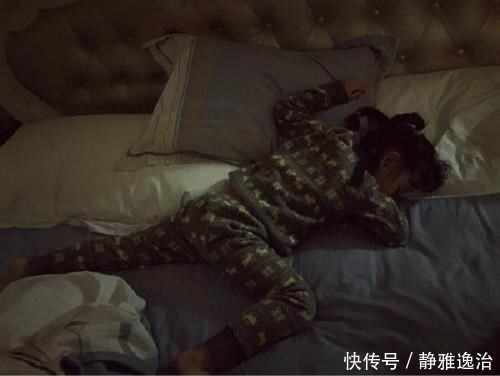 宝妈|不掀开被子,永远不知道宝宝的睡姿有多“销魂”,宝妈们笑翻了