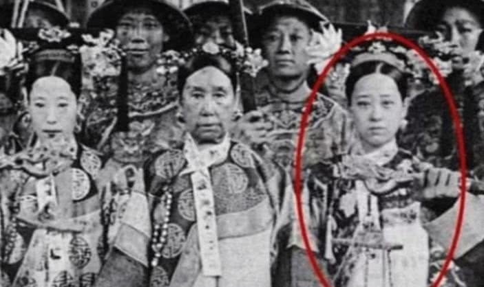 美貌|她是晚清第一美人，黑白照都难以掩盖美貌，却被慈禧耽误一生