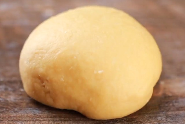 1碗面粉1个鸡蛋，教你在家做桃酥，香甜又酥脆，全家大小抢着吃