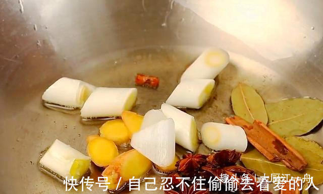 我家的五花肉从不红烧,教你懒人做法,香而不腻,看着直流口水