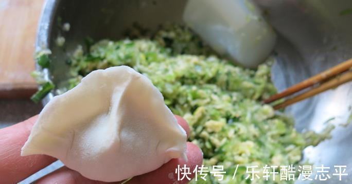木耳|三伏天，用它包饺子，没肉也好吃，清香不油腻，一周吃五次不嫌烦