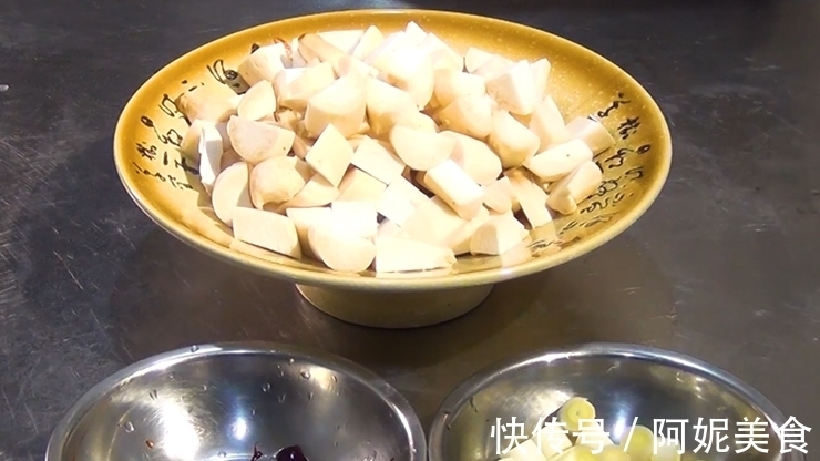 蒜子|大厨教你做酱烧杏鲍菇，味道鲜美，酱香浓郁，比红烧肉要好吃