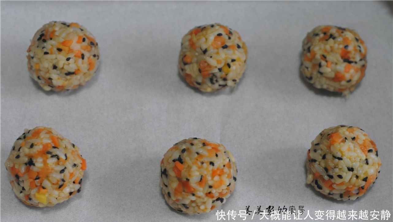 米饭新做法,儿子着了迷,配点蔬菜,简单一做,天天吃不够