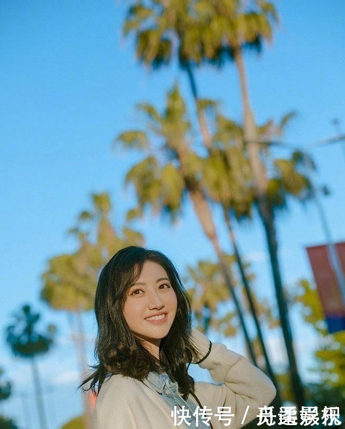 “针织衫+衬衫”才是今春的王牌叠穿CP时髦又高级,明星也上头