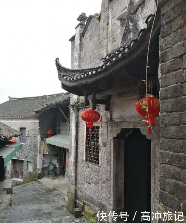 低薪|去湖南旅游，凤凰古镇和芙蓉镇哪个更值得一去，看完这篇攻略不被坑