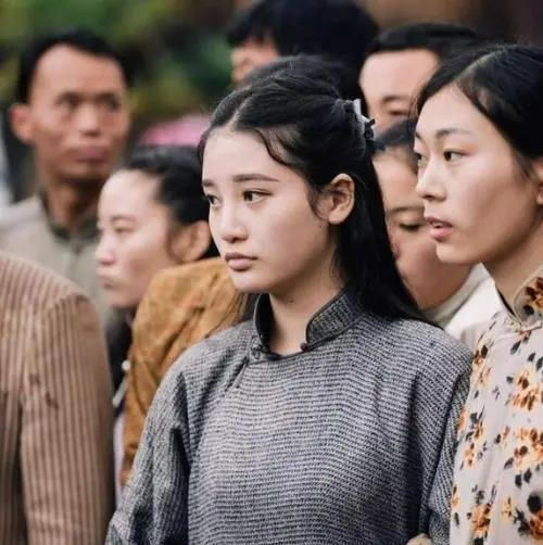 單身漢|橫店20萬群演的現狀:為成名美女“泛濫成災”,懶漢和光棍的天堂